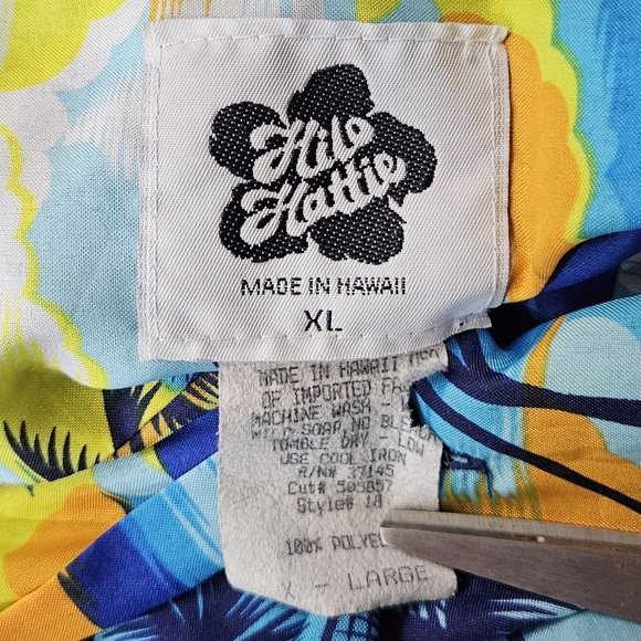 Hilo Hattie Hawaii Island Time Tropical Hibiscus Flower Mens Button Down Shirt - Picture 8 of 8